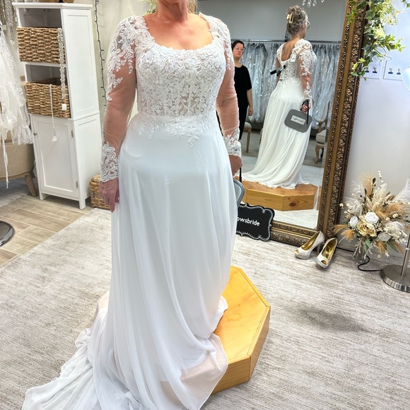 Cream Ruffled Embellished Sweetheart Wedding Gown